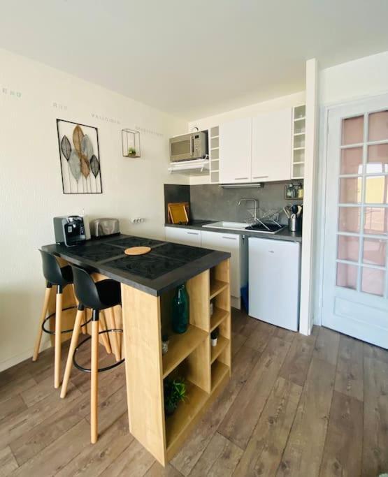 Studio Entre Mer Et Dunes Avec Balcon Vue Laterale Mer 50M Plage Pour 3 Pers Wifi Menage Compris Fort-Mahon-Plage Exterior foto